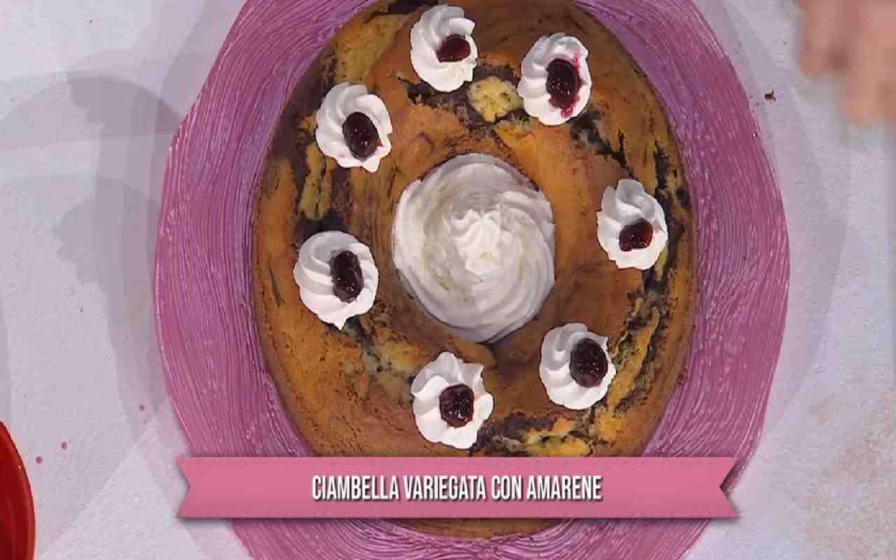 ciambella variegata con amarene