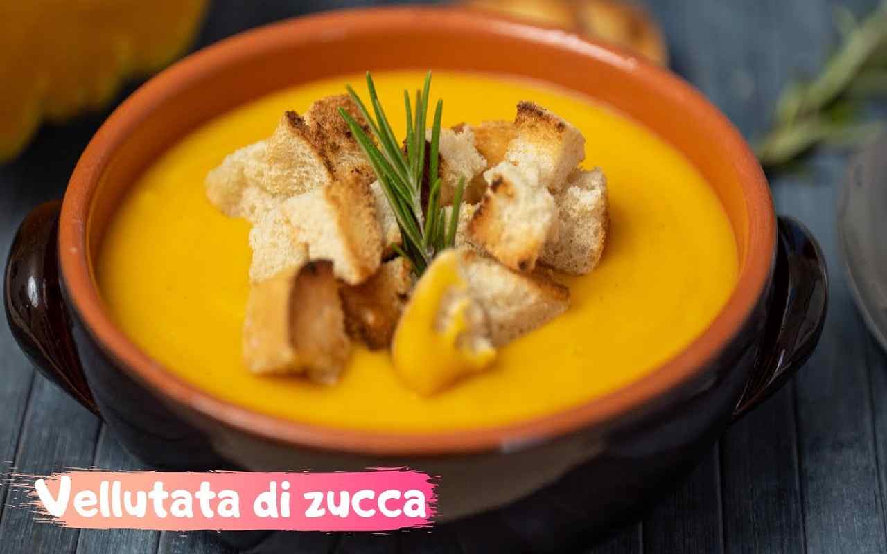 vellutata di zucca con crostini-